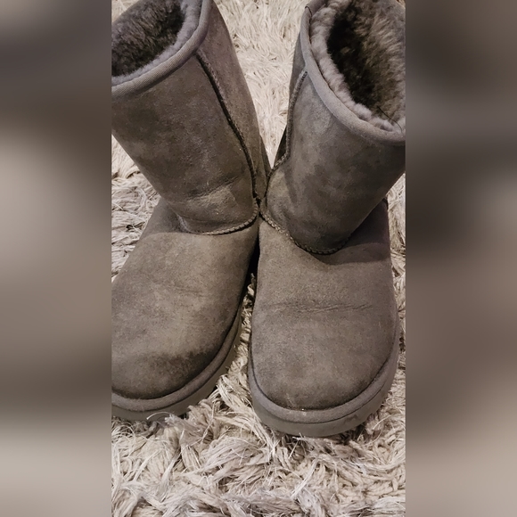 Grey Uggs 8 - Picture 1 of 3